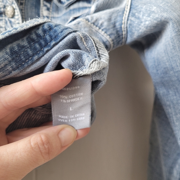 VANITY Jean Jacket Light Washed Distressed Pockets Button Up size Large - Picture 11 of 12